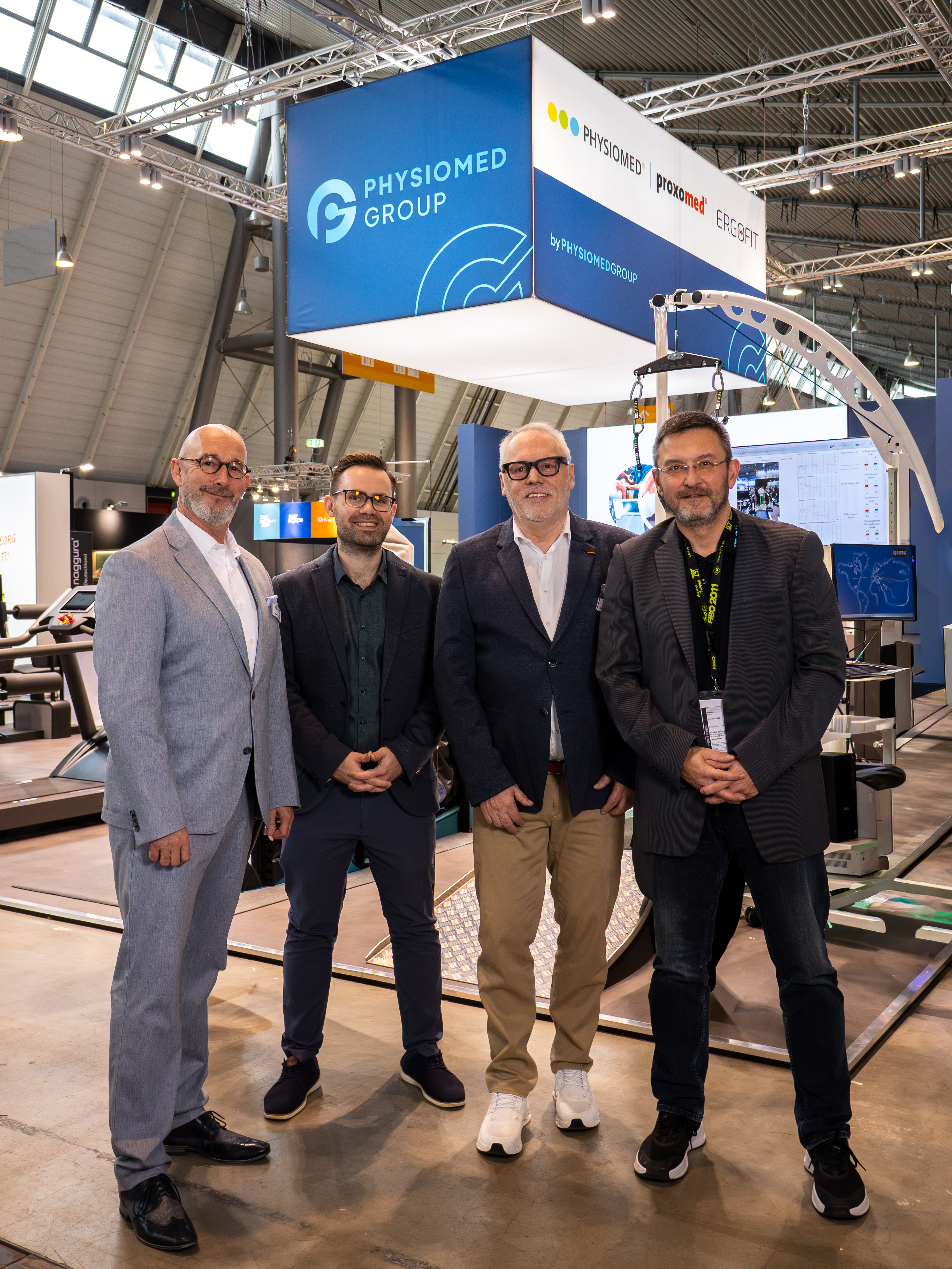 Bj&oslash;rn Jochems, TT-DIGI-Chefredakteur Philipp Hambloch, Michael Fa&szlig;bender (Vertriebsleiter Deutschland PHYSIOMED GROUP) und TT-DIGI-Verleger Patrick Schlenz beim Interviewtermin auf der therapro in Stuttgart